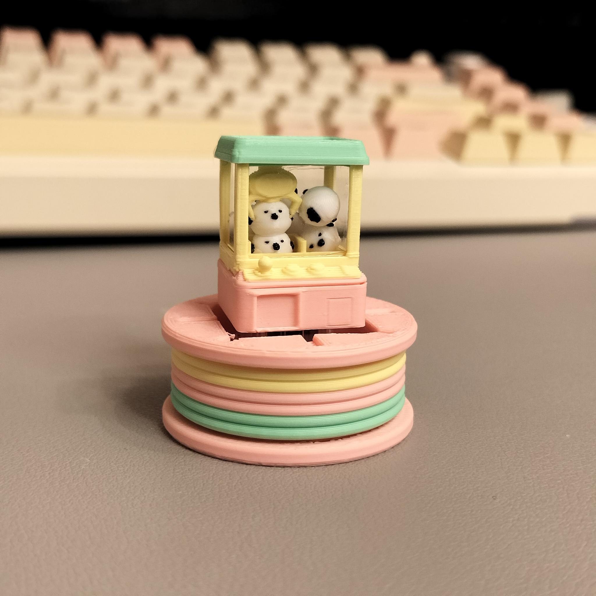 飾って、押して、集めて楽しい！新作「スプール型キーキャップスタンド」のご紹介